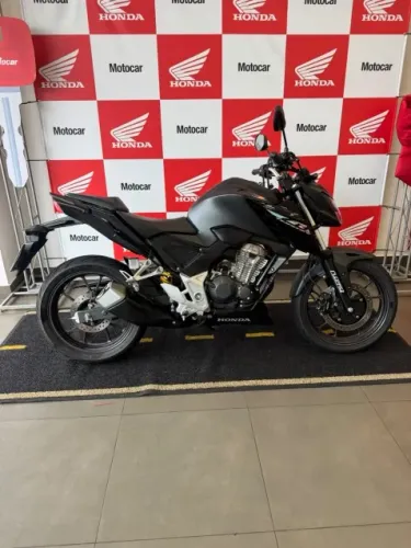 Honda CB 300F TWISTER CBS