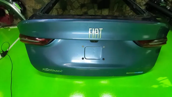 Tampa Traseira Fiat FastBack 2025