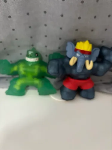 Dois bonecos elásticos GOO JITZU