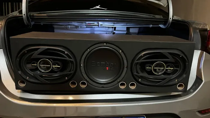 Caixa de som 2 auto falante 6x9 (260rms par) 1 SUB 8pol (200rms)