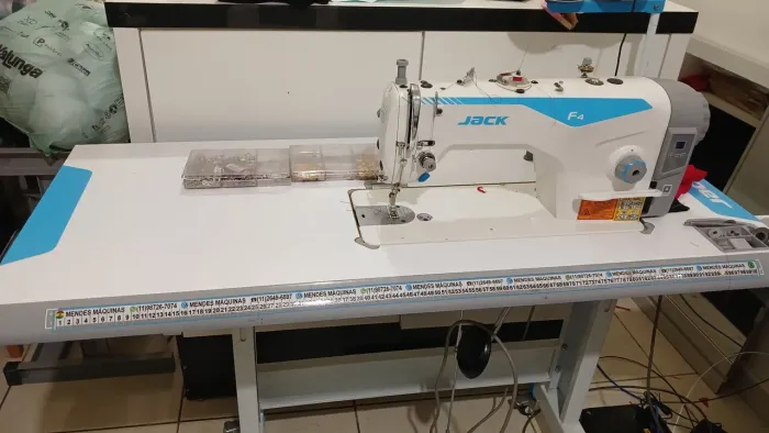 Máquina reta jack