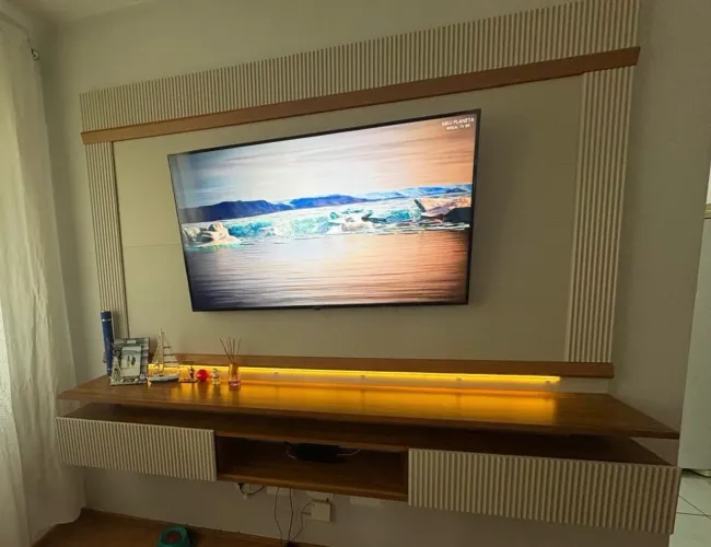Painel de TV Moderno com LED e Rack - 100% MDF