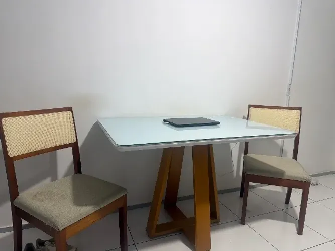 Mesa jantar e 2 cadeiras