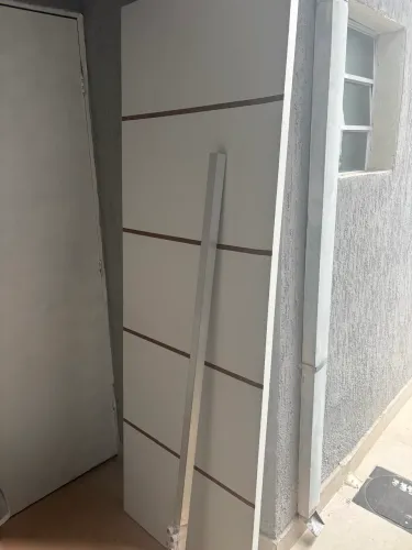 Porta de correr com trilho
