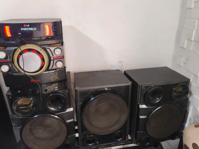 Cm *w, rádio,auxiliar, p2, USB, bluetooth 