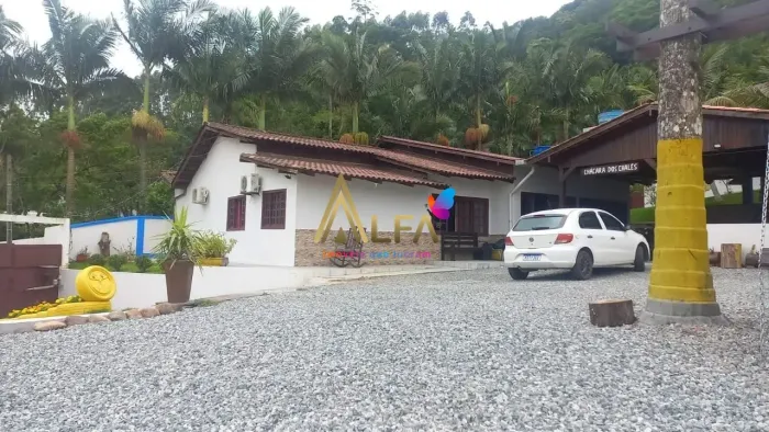 Chácara Completa em Penha com 4.000m² | Casas + Chalés + Lago + Alto Potencial p