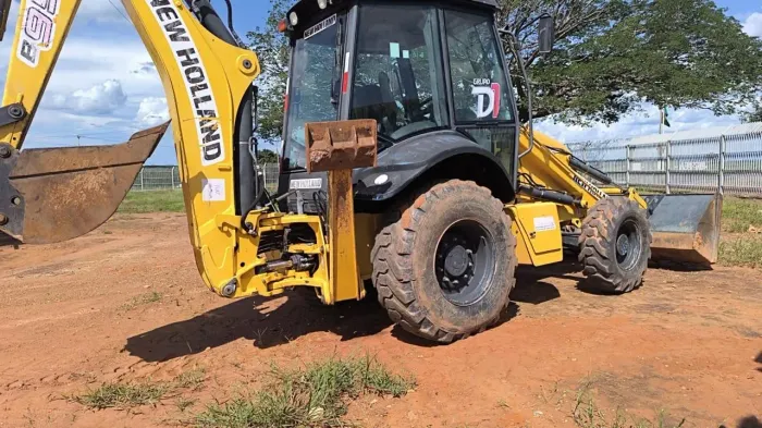 Retroescavadeira New Holland B95B