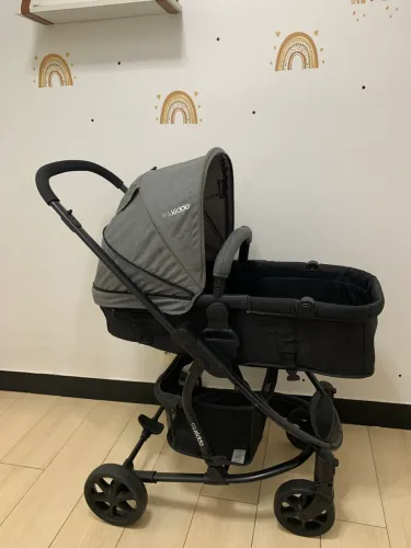 Carrinho de Bebê Moisés Kiddo com Bebê Conforte que encaixa tb no carrinho