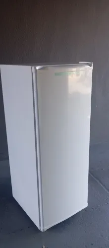 Freezer 220 wolts vertical novinho menos de um ano de uso sem detalhes