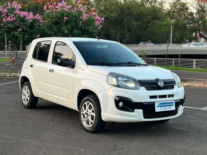 Fiat Uno Attractive 1.0 Flex 6V 5P 2021