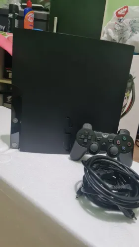 Vendo ps3 slim SEMINOVO sem nenhuma marca de uso com 1 controle e + de 10.000 jogos