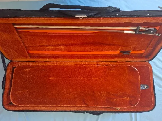 Violino Eagle novo 1/2 de 1500,00 por 800,00
