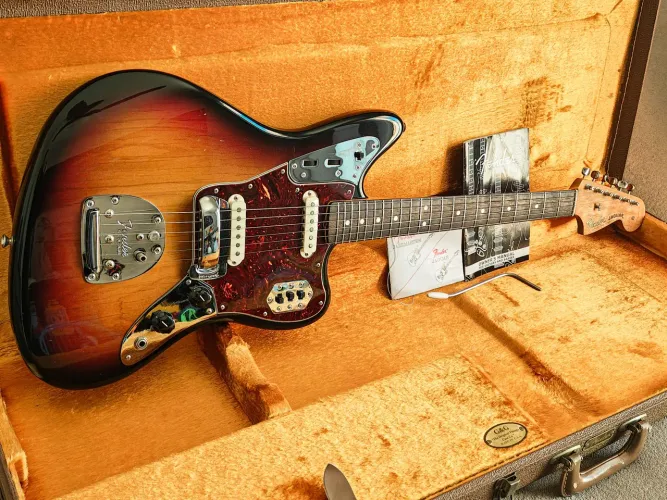 Guitarra Fender Jaguar American Vintage 62 Sunburst