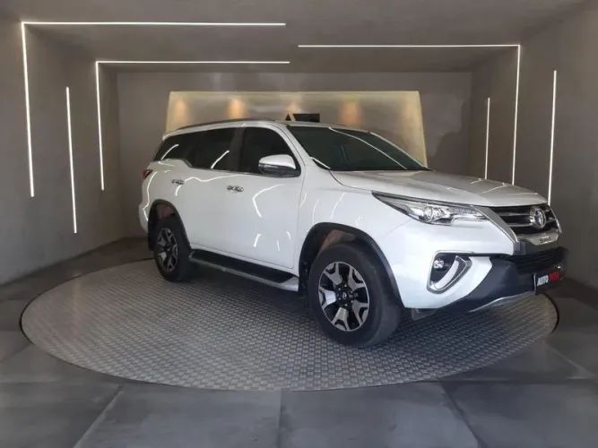 Toyota Hilux SW4 Diamond 2.8 TB 4X4 Die. Aut. 2019
