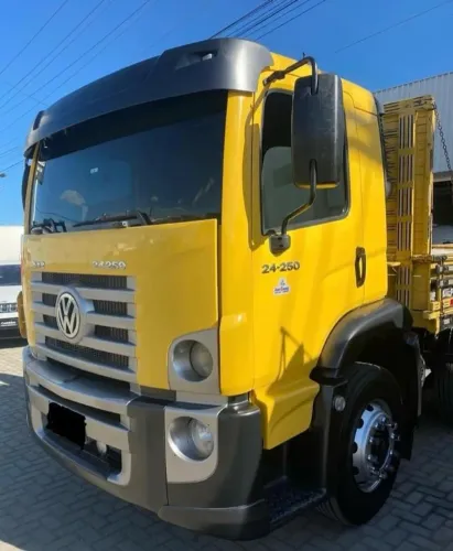 Vw 24250 constellation 8x2 2010 único dono