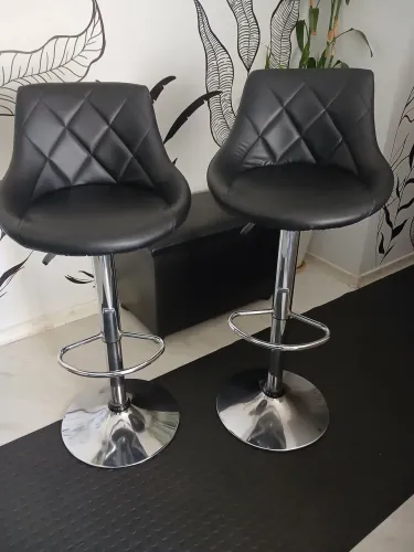Banquetas giratórias em bom estado