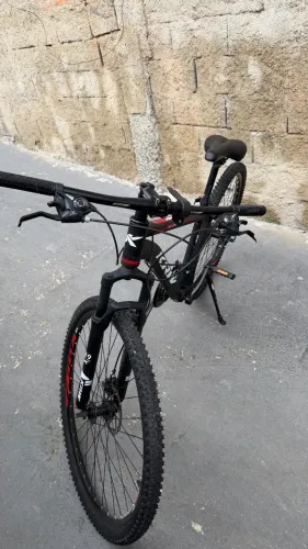 Bicicleta KSW Aro 29 MTB Preta e Vermelha