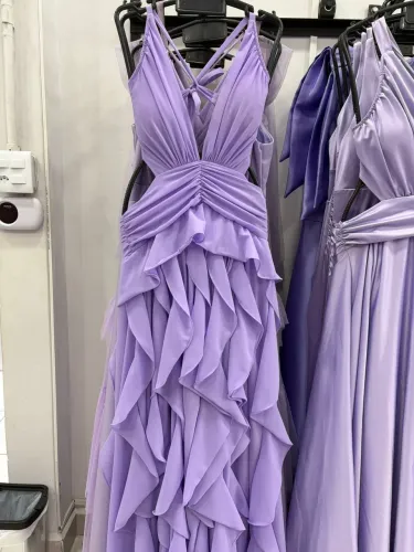 Vestido de festa babado lilás poliéster