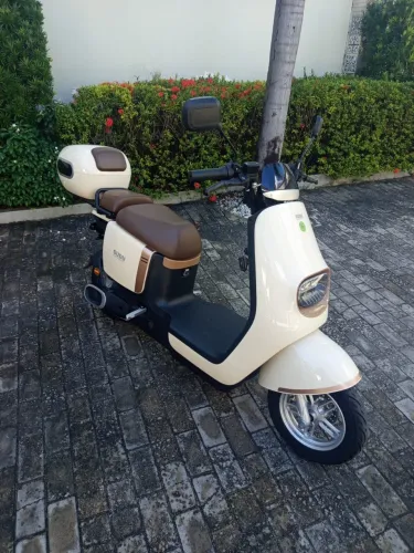 Scooter Elétrica Sudu A3, 1000W, Aro 10, Bateria 60V-20AH, 32km/h, carga até 150kg