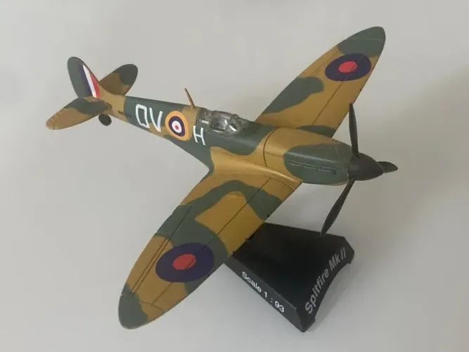 Miniatura de Aviões de Combate
