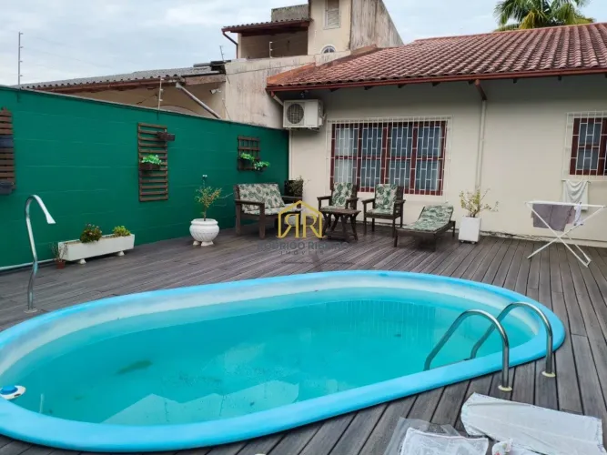 Casa aconchegante com piscina no Córrego Grande