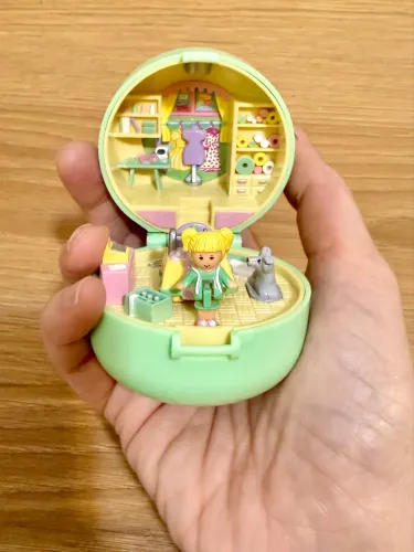 Polly Pocket Bluebird 1991 - Polly Pocket Tiny Tina's Dressmaking Ring