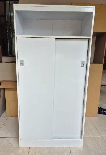 MULTIUSO SEMI NOVO COM PORTAS DE CORRER