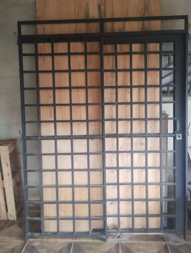 Porta de ferro de correr