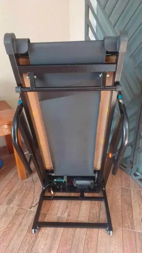 Vendo uma Esteira Ergométrica, interessados tratar no ZAP ( 94 *