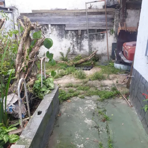 Terreno à venda no bairro Vila Gumercindo de 250m², com 1 casa térrea antiga