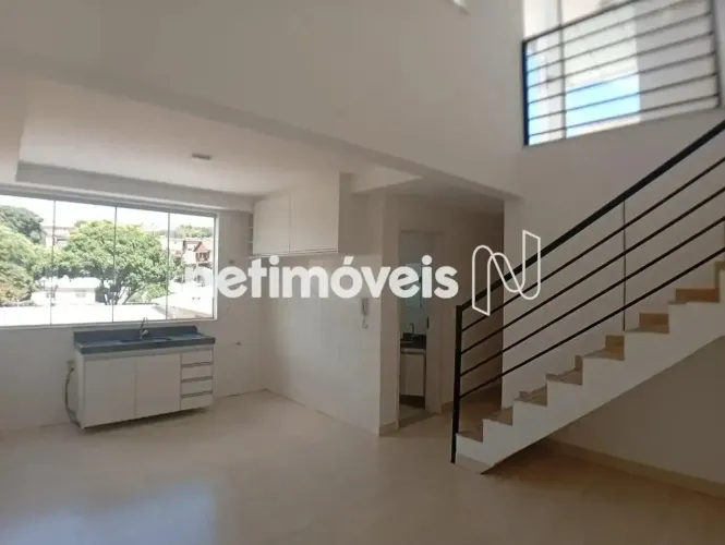 Cobertura no bairro Glória, com área de 100m²;, 2 quartos, 1 suite, 2 banhos, 1 vaga.