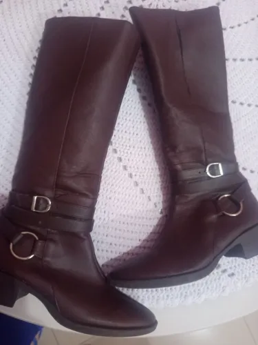 Bota marron linda tamanho 35/36