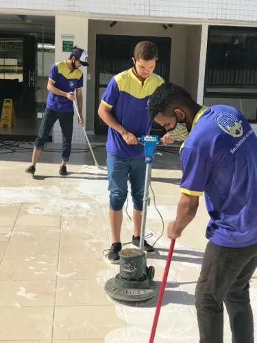 Limpeza pós obra /Limpeza fachada / Tratamento de pisos