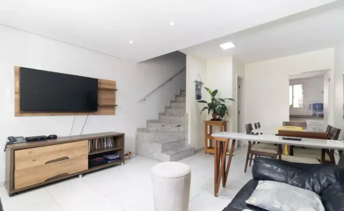 Casa de Vila à venda em São Paulo-SP: 3 quartos, 1 suíte, 2 banheiros, 2 vagas, 112m². Ven