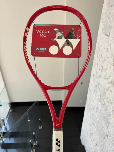 Raquete Yonex Vcore 100 2026 Lacrada