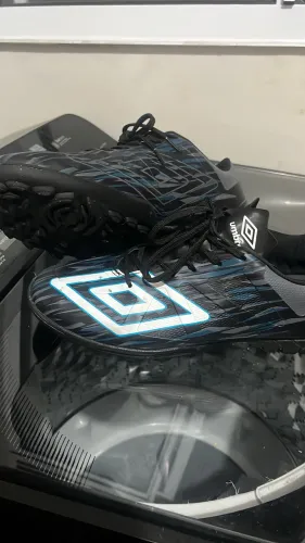 Chuteira umbro numero 41