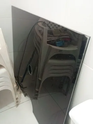 Peça de vidro temperado