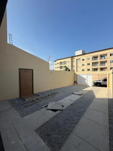 DUPLEX DE 3 QUARTOS EM PEDRAS BEM LOCALIZADO PROX AO CENTERBOX