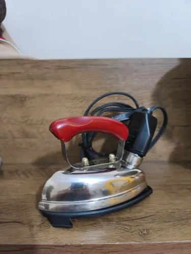 Ferro de passar antigo Bastos 127 Mini