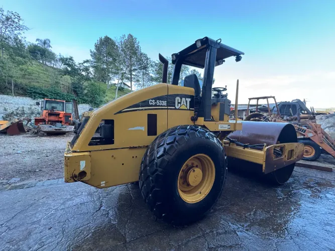 Rolo compactador caterpillar cs533E traçado