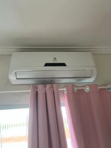 AR-CONDICIONADO ELECTROLUX SPLIT 9.000 BTUs 220V
