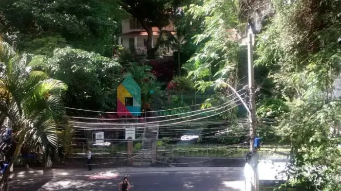 EXCELENTE APARTAMENTO NO COSME VELHO COM 2 VAGAS DE GARAGEM!!