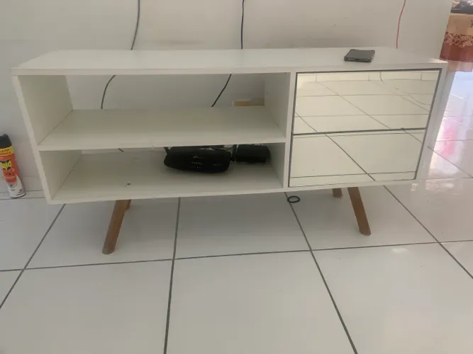 Rack usado com duas gavetas e espelho