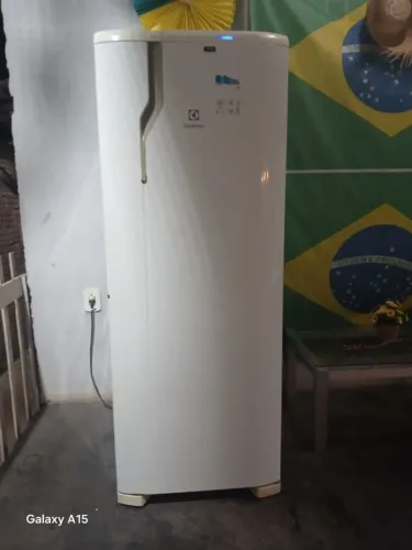 Vendo geladeira Electrolux