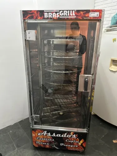 Maquina de assar frangos giratória