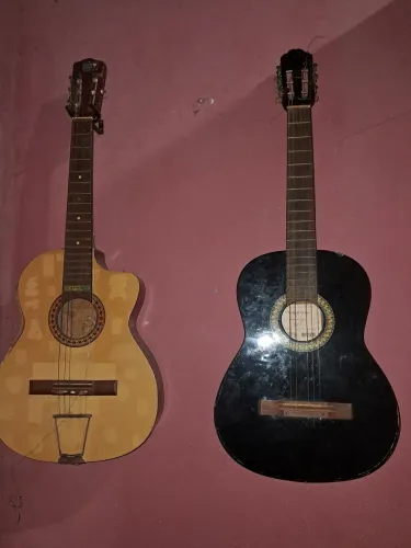 Violões para conserto
