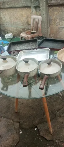 Vendo panelas e tabuleiro para saí agora