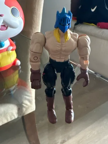 Boneco Kevin mask todo articulado com imã no pé super raro ,10cm altura