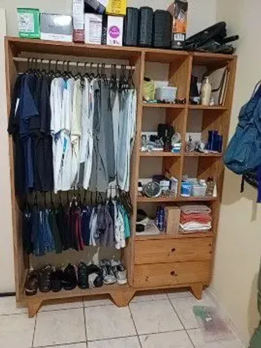 Closet em madeira (pinus)