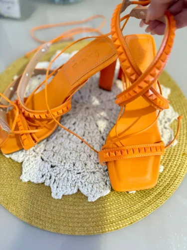 VENDO SANDÁLIA - nunca foi usada